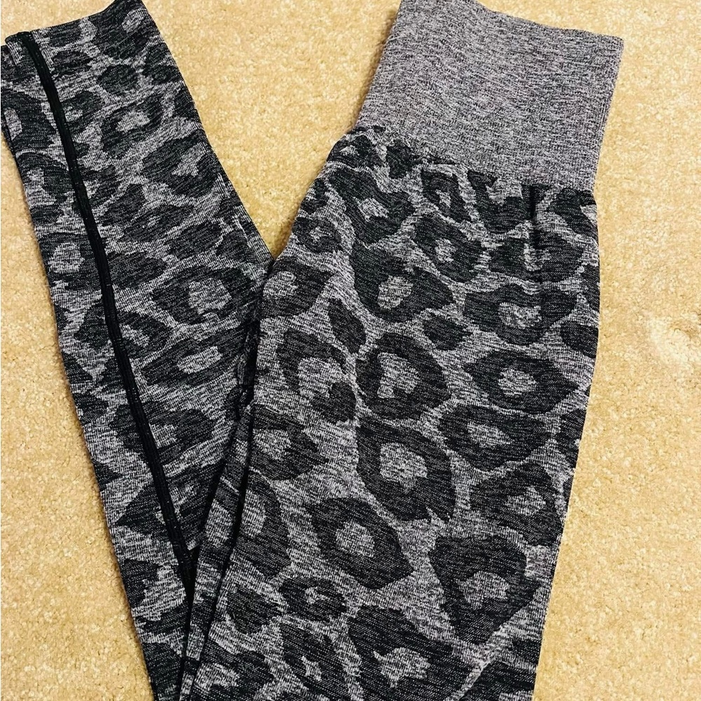 NVGTN Gray Leopard Print Leggings